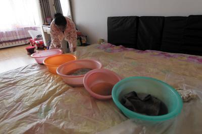 威宁楼上漏水，住户失联，小区没物管，业主维权难！律师来支招……